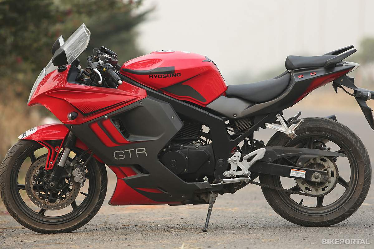 250 кубов мотоцикл скорость. Hyosung gt250r. Hyosung gt250r 2007. Hyosung GTR 700 кубов. Gt250r Hyosung Ducati Style.
